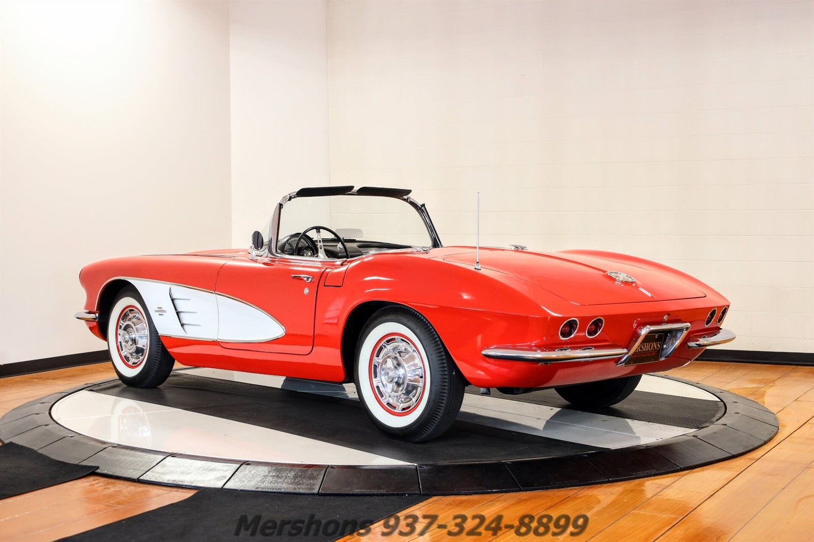Chevrolet-Corvette-1961-Convertible-4
