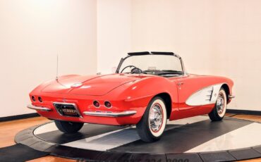 Chevrolet-Corvette-1961-Convertible-8