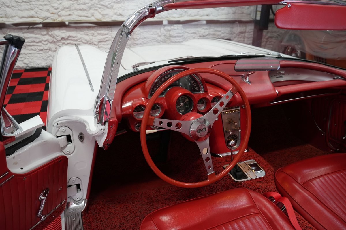 Chevrolet-Corvette-1962-Convertible-12