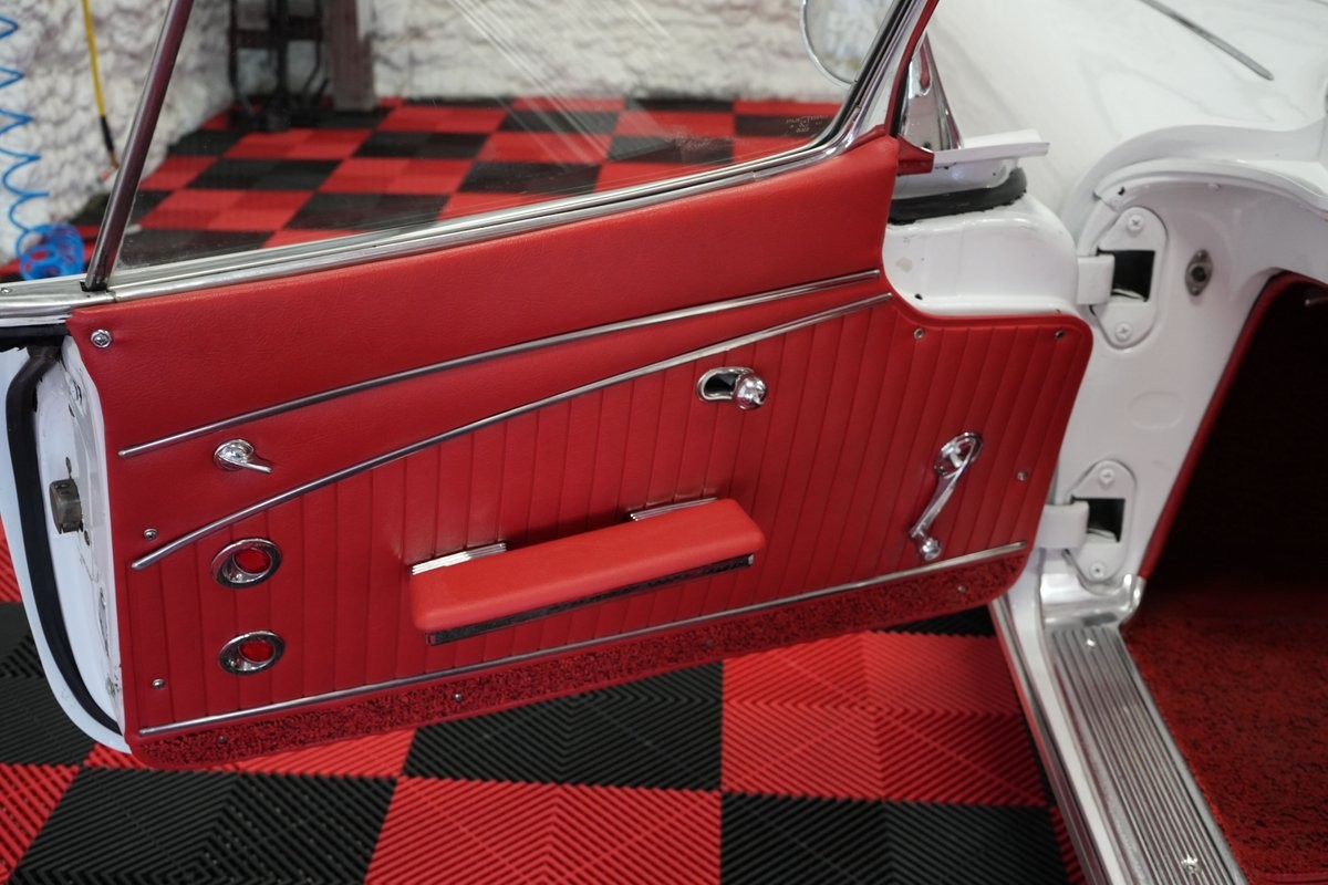 Chevrolet-Corvette-1962-Convertible-13