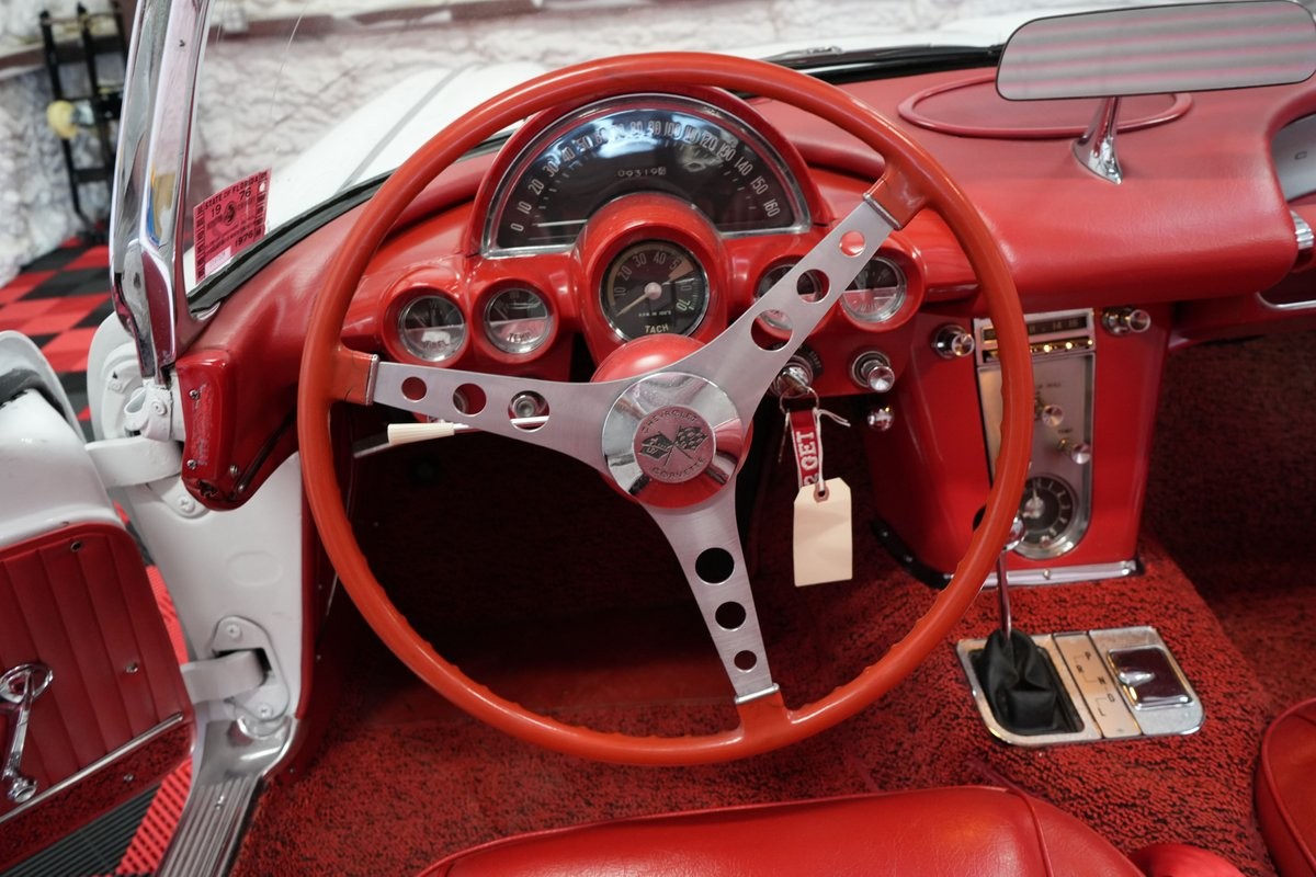 Chevrolet-Corvette-1962-Convertible-15