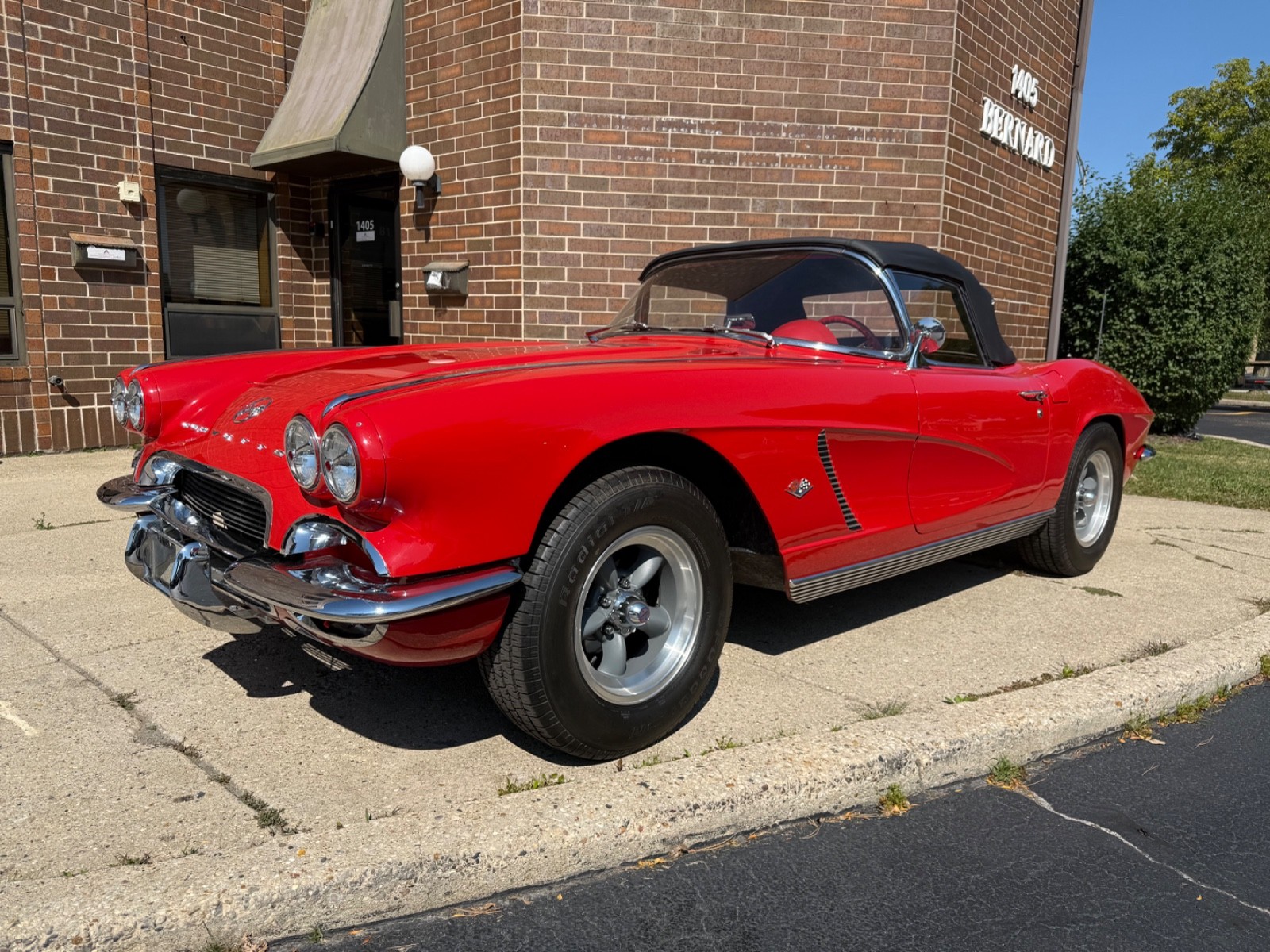 Chevrolet-Corvette-1962-Convertible-2