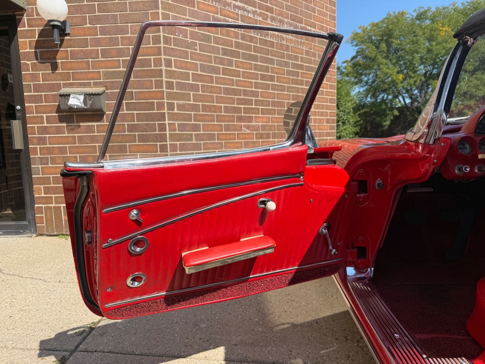 Chevrolet-Corvette-1962-Convertible-24