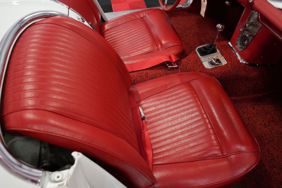 Chevrolet-Corvette-1962-Convertible-27