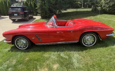 Chevrolet-Corvette-1962-Convertible-3