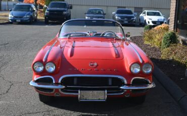 Chevrolet-Corvette-1962-Convertible-4