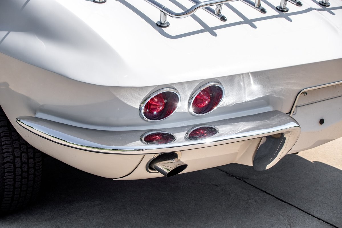 Chevrolet-Corvette-1963-10