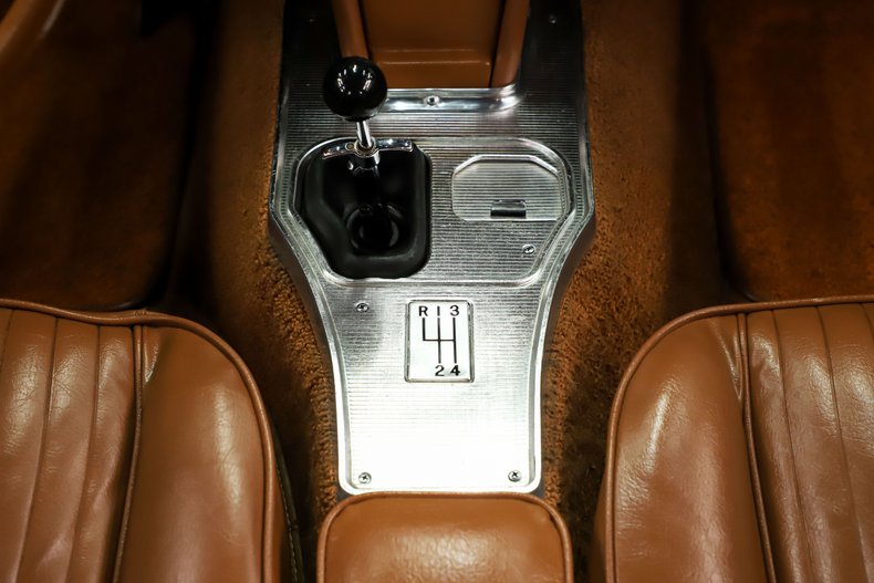 Chevrolet-Corvette-1963-Tuxedo-Black-Saddle-Tan-11