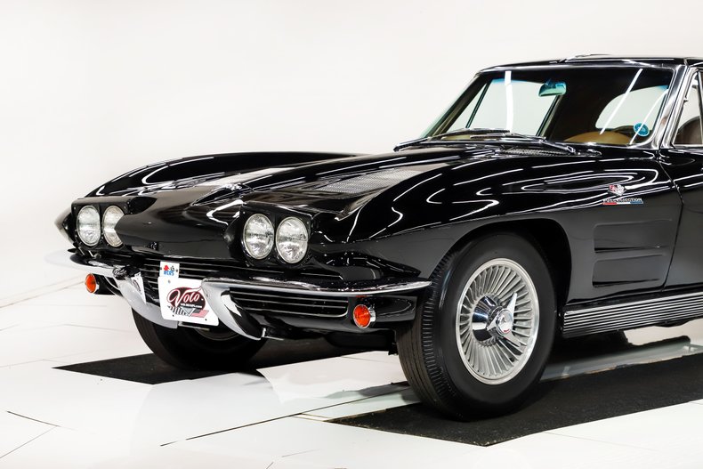 Chevrolet-Corvette-1963-Tuxedo-Black-Saddle-Tan-17