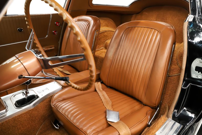 Chevrolet-Corvette-1963-Tuxedo-Black-Saddle-Tan-18