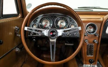 Chevrolet-Corvette-1963-Tuxedo-Black-Saddle-Tan-22