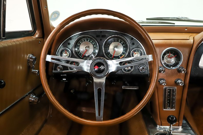 Chevrolet-Corvette-1963-Tuxedo-Black-Saddle-Tan-22