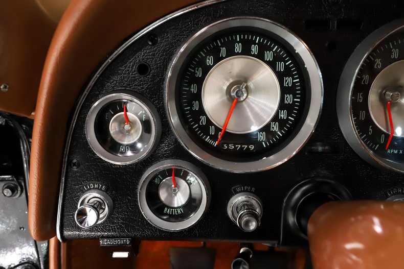 Chevrolet-Corvette-1963-Tuxedo-Black-Saddle-Tan-25