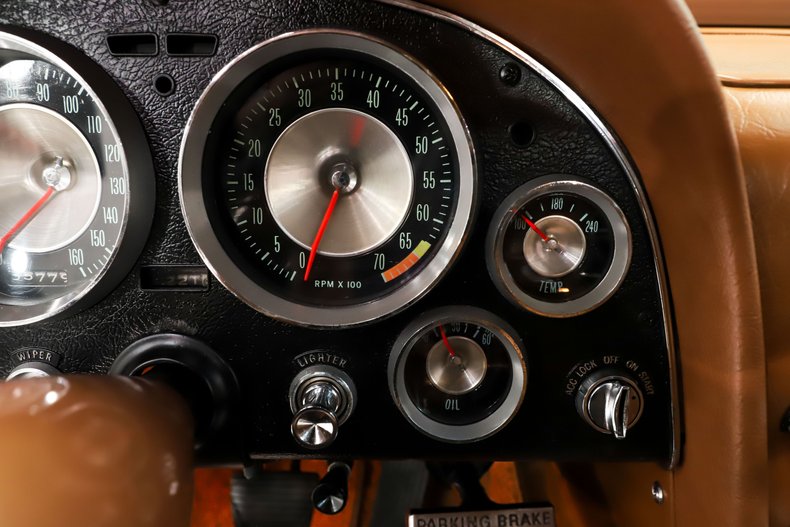 Chevrolet-Corvette-1963-Tuxedo-Black-Saddle-Tan-26