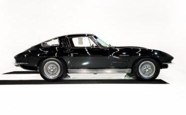 Chevrolet-Corvette-1963-Tuxedo-Black-Saddle-Tan-29