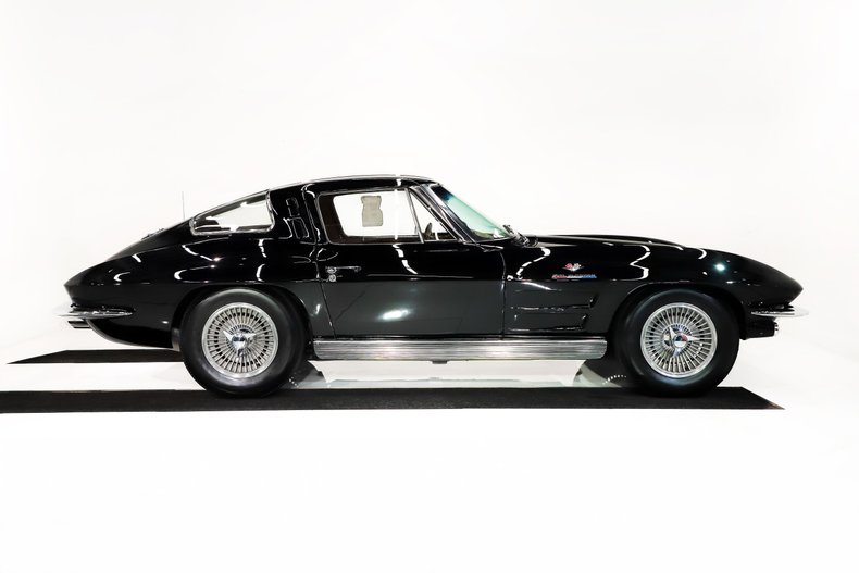 Chevrolet-Corvette-1963-Tuxedo-Black-Saddle-Tan-29