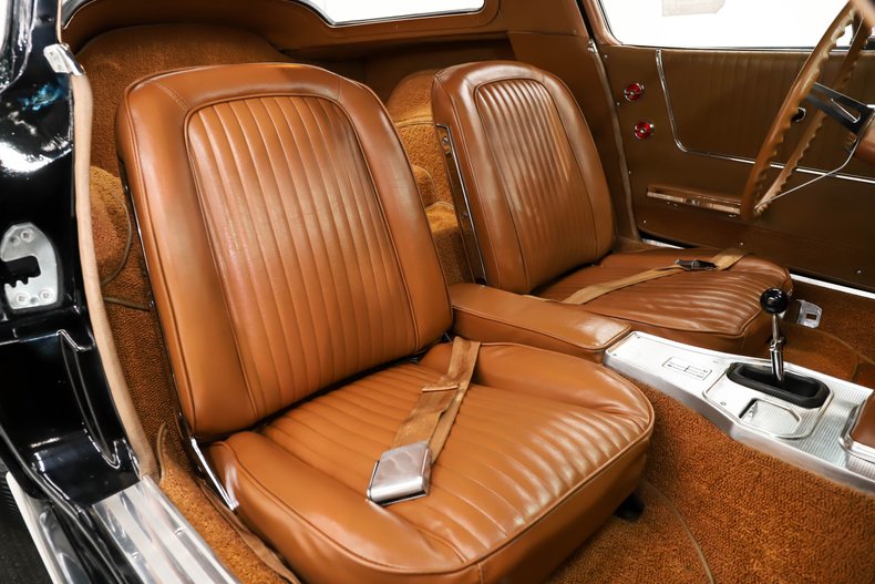 Chevrolet-Corvette-1963-Tuxedo-Black-Saddle-Tan-3