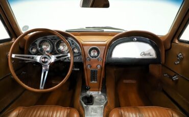 Chevrolet-Corvette-1963-Tuxedo-Black-Saddle-Tan-35