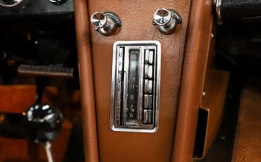 Chevrolet-Corvette-1963-Tuxedo-Black-Saddle-Tan-37