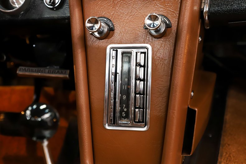 Chevrolet-Corvette-1963-Tuxedo-Black-Saddle-Tan-37