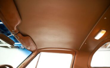 Chevrolet-Corvette-1963-Tuxedo-Black-Saddle-Tan-39