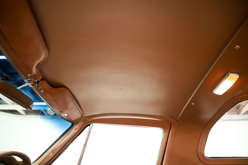 Chevrolet-Corvette-1963-Tuxedo-Black-Saddle-Tan-39