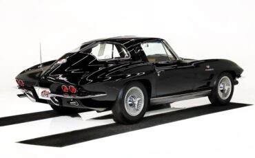 Chevrolet-Corvette-1963-Tuxedo-Black-Saddle-Tan-40