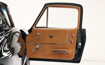 Chevrolet-Corvette-1963-Tuxedo-Black-Saddle-Tan-41