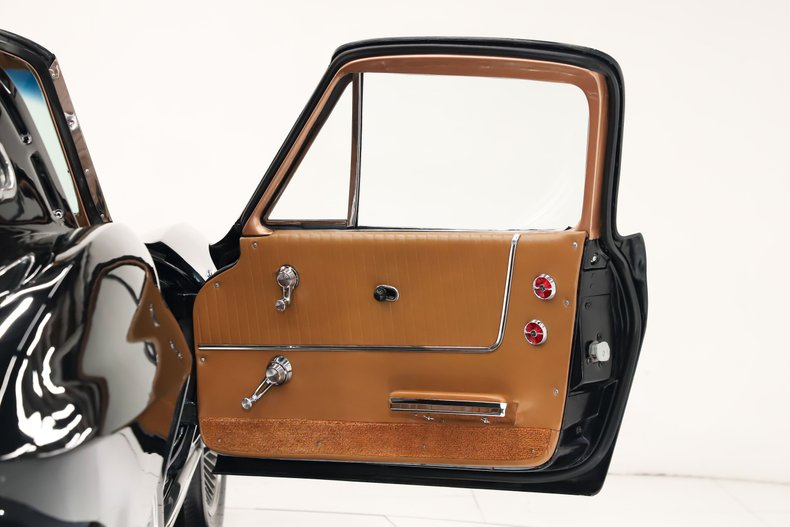 Chevrolet-Corvette-1963-Tuxedo-Black-Saddle-Tan-41