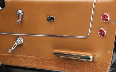 Chevrolet-Corvette-1963-Tuxedo-Black-Saddle-Tan-42