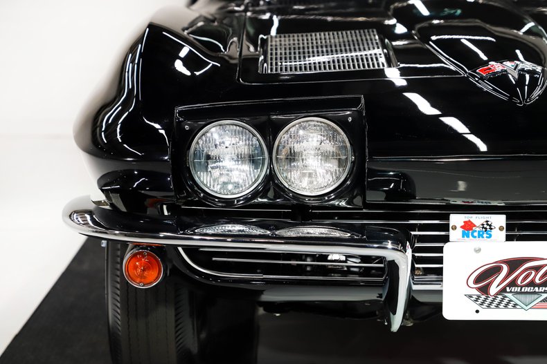 Chevrolet-Corvette-1963-Tuxedo-Black-Saddle-Tan-43