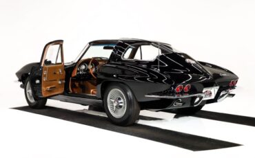 Chevrolet-Corvette-1963-Tuxedo-Black-Saddle-Tan-44