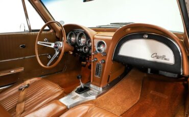 Chevrolet-Corvette-1963-Tuxedo-Black-Saddle-Tan-46