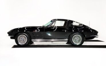 Chevrolet-Corvette-1963-Tuxedo-Black-Saddle-Tan-49