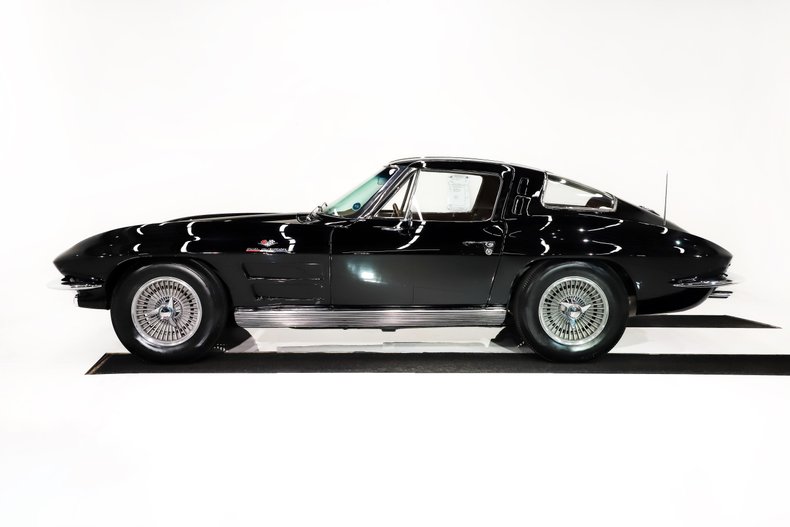 Chevrolet-Corvette-1963-Tuxedo-Black-Saddle-Tan-49
