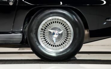 Chevrolet-Corvette-1963-Tuxedo-Black-Saddle-Tan-6