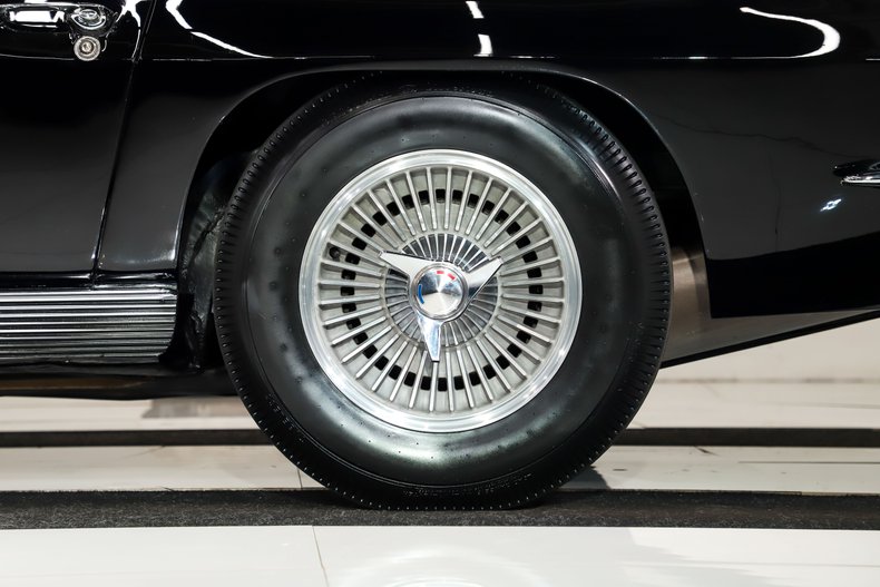 Chevrolet-Corvette-1963-Tuxedo-Black-Saddle-Tan-6