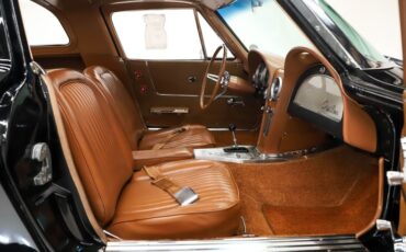 Chevrolet-Corvette-1963-Tuxedo-Black-Saddle-Tan-7
