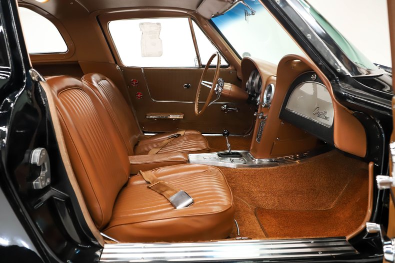 Chevrolet-Corvette-1963-Tuxedo-Black-Saddle-Tan-7