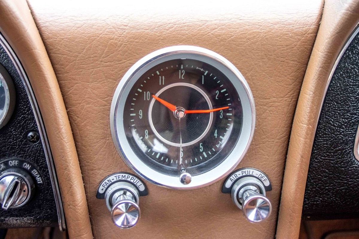 Chevrolet-Corvette-1964-27
