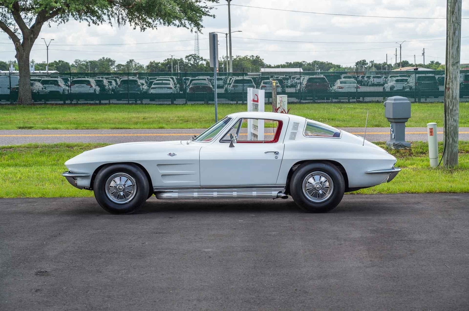 Chevrolet-Corvette-1964-2d-2-Door-Hard-TOP-1