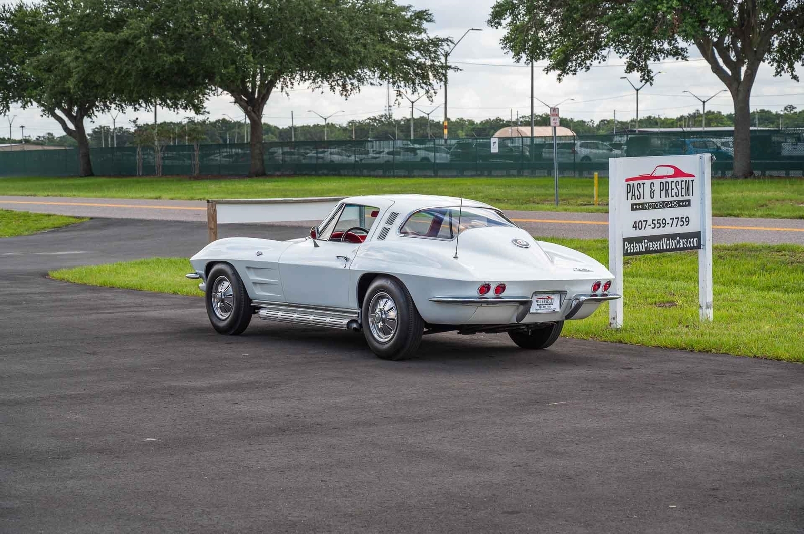 Chevrolet-Corvette-1964-2d-2-Door-Hard-TOP-3