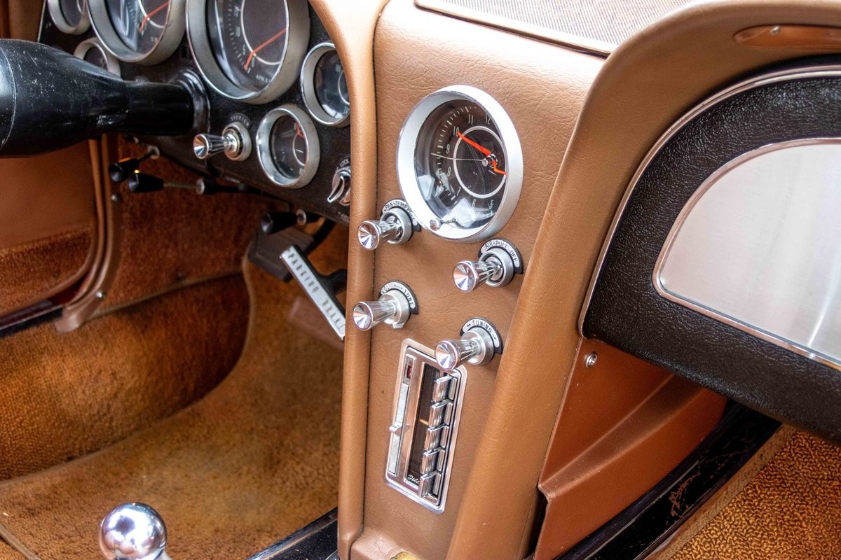 Chevrolet-Corvette-1964-33