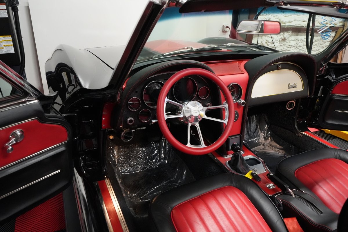 Chevrolet-Corvette-1964-Convertible-11