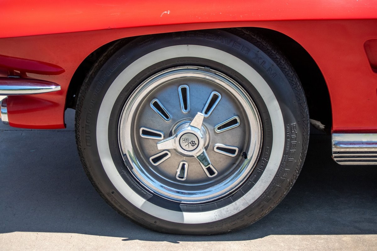 Chevrolet-Corvette-1964-Convertible-12