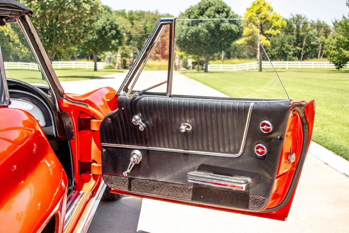 Chevrolet-Corvette-1964-Convertible-28