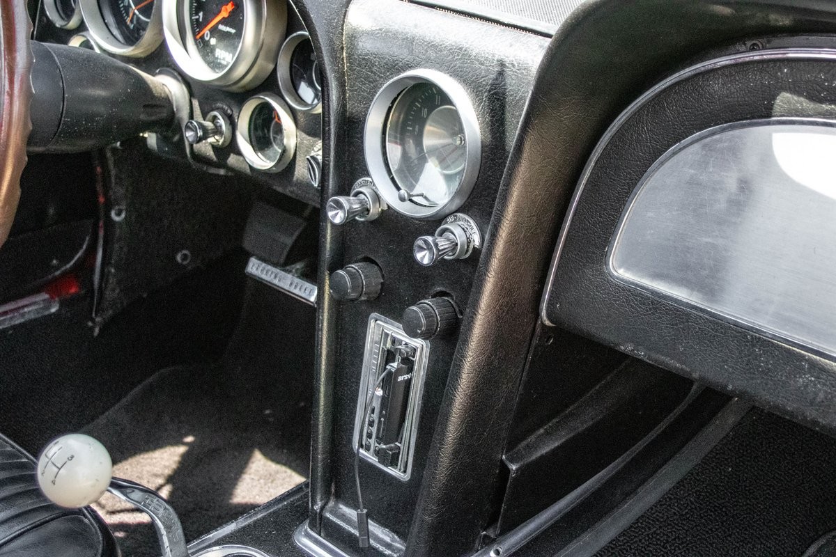 Chevrolet-Corvette-1964-Convertible-32