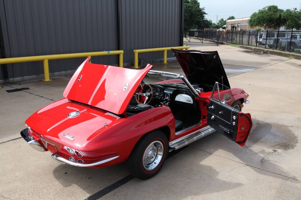 Chevrolet-Corvette-1964-Convertible-35