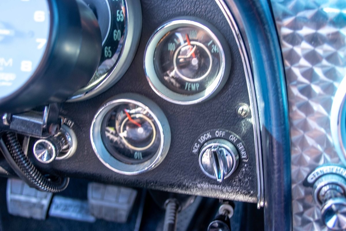 Chevrolet-Corvette-1964-Coupe-22