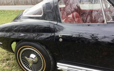 Chevrolet-Corvette-1965-Black-Red-13